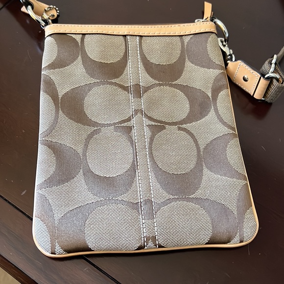 Coach - Picture 7 of 7